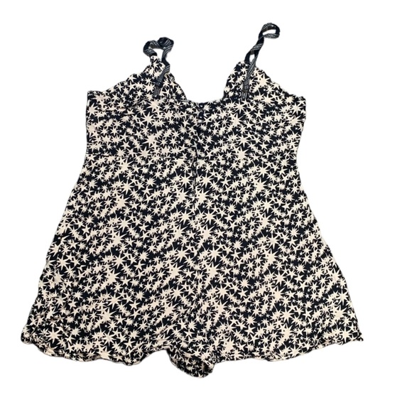 ANGIE: Black & White Star Print Spaghetti Strap Romper - Size Large - Picture 3 of 12